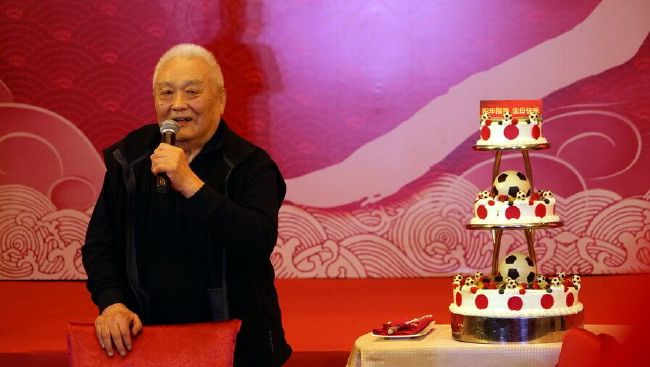 生于艺术之家的乖乖女乔乔能歌善舞还跟表哥学会了变魔术，可她在黉舍却没有甚么好伴侣。是心灵魔法改变了小孤雁乔乔和同窗们的关系，也让对她庇护有加的妈妈大白了准确家庭教育的主要，在教育孩子方面获得了成长。